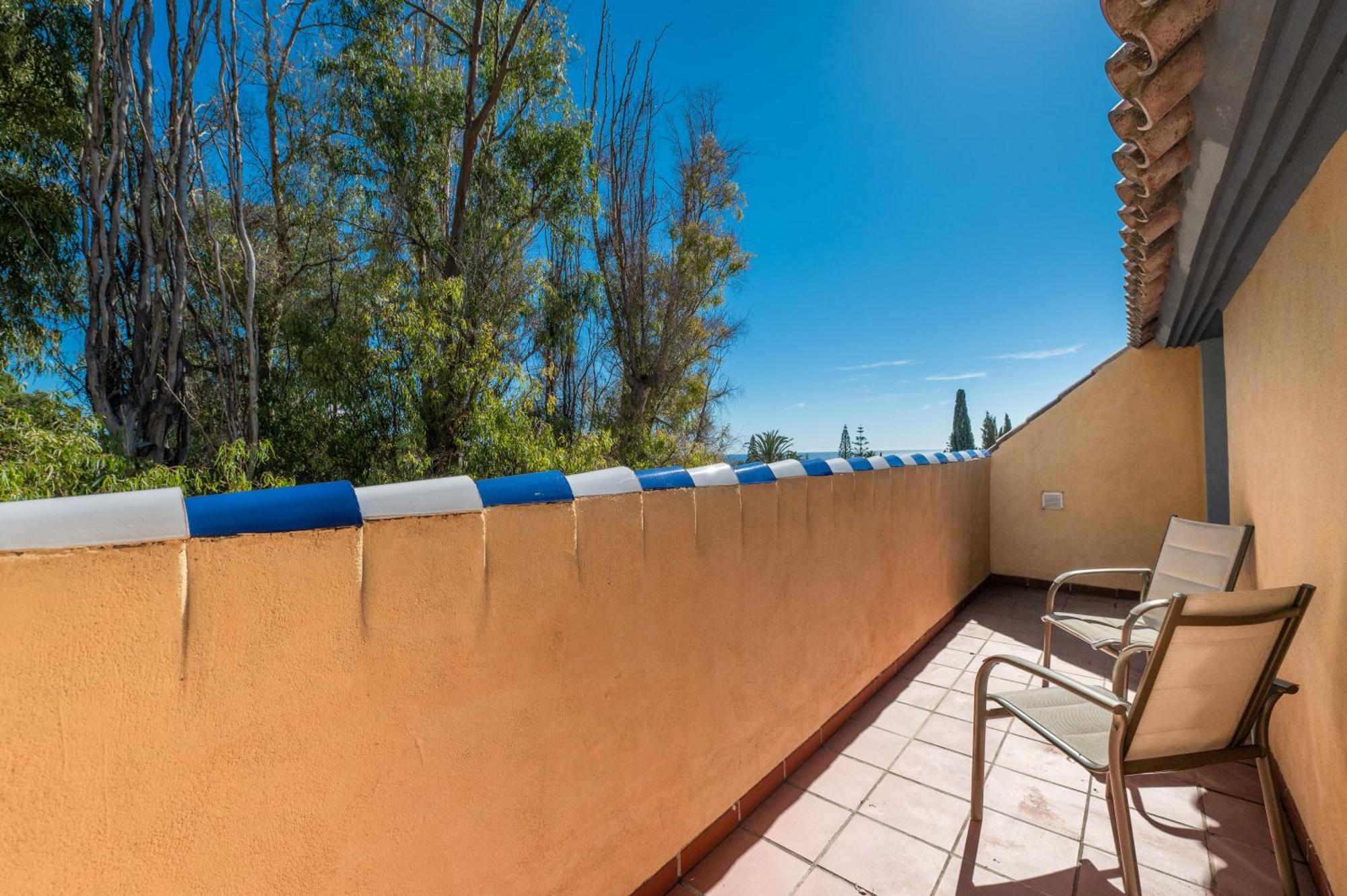 Apartemen Acogedor Atico Con Vistas Al Mar En Bahia De Marbella