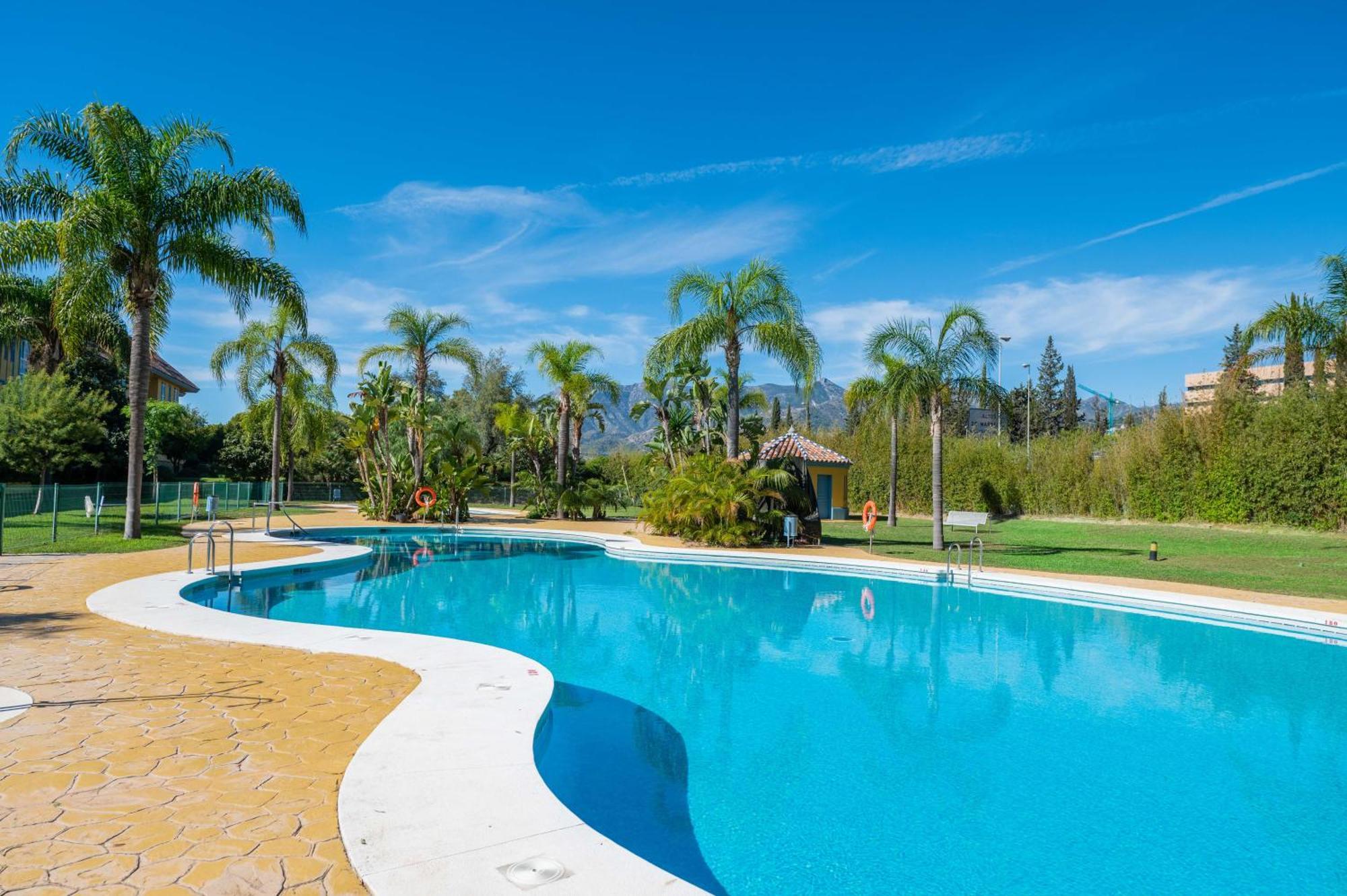 Acogedor Atico Con Vistas Al Mar En Bahia De Marbella